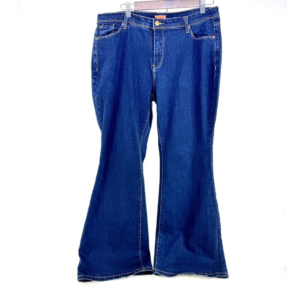 Modcloth Denim - EUC ModCloth Blue Bell Bottom Style Jeans, Women’s XL 40” long
